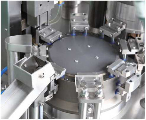 Hochgeschwindigkeitsmaschine zur automatischen Herstellung von Kapseln